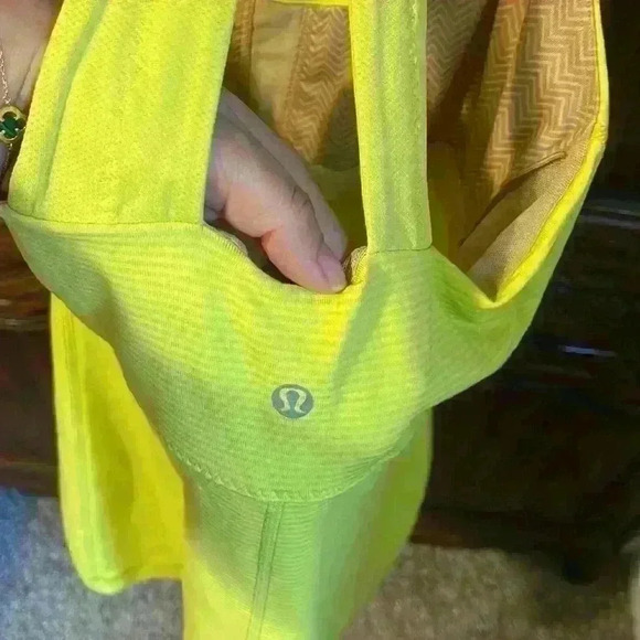 Lululemon Scoop Me Up Tank
Tonka Stripe Split Pea/Heathered Split Pea/Split Pea - Picture 9 of 15